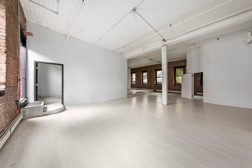 More Photos Of 148 India St, Brooklyn Warehouse For Lease