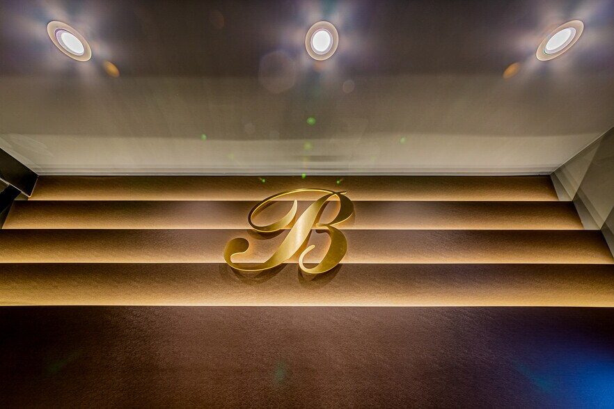 More Photos Of 3211 Beverly Blvd, Los Angeles General Retail For Sale