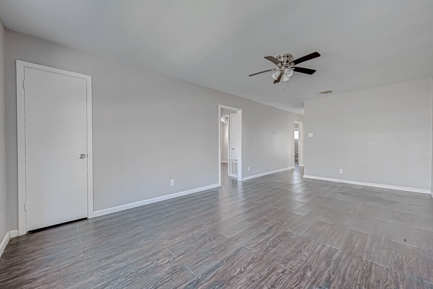 More Photos Of 7315 Housman, Houston Specialty For Lease