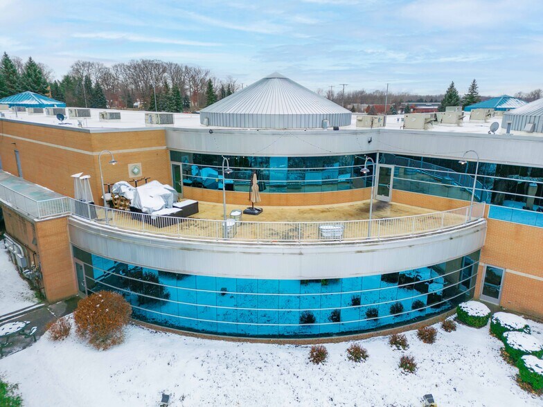 More Photos Of 8185 Holly Rd, Grand Blanc General Retail For Lease