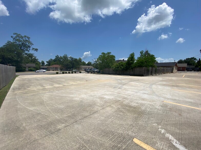 More Photos Of 2401 N 16th St, Orange Land For Sale