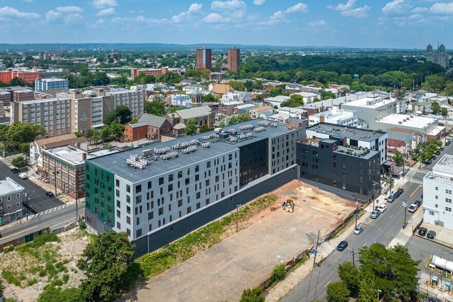More Photos Of 58-84 Norfolk St, Newark Apartments For Lease