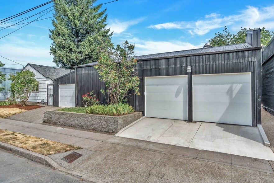 Primary Photo Of 2934 SE 16th Ave, Portland Flex For Lease