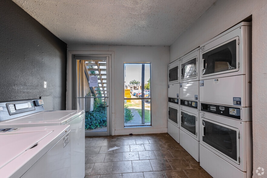 More Photos Of 6402 Albany Ave, Lubbock Apartments For Sale