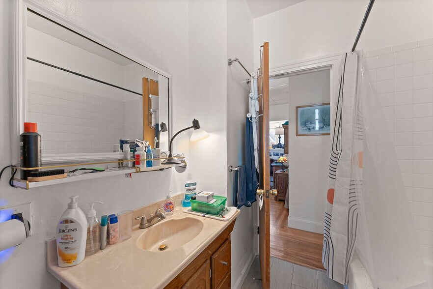 More Photos Of 74 Pearl St, Oakland Apartments For Sale