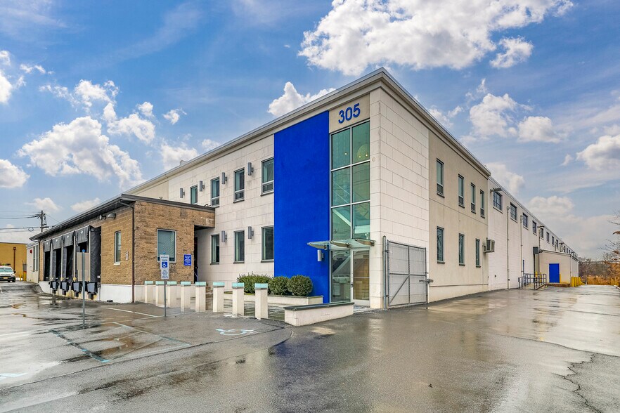 Primary Photo Of 305 Veterans Blvd, Carlstadt Warehouse For Lease
