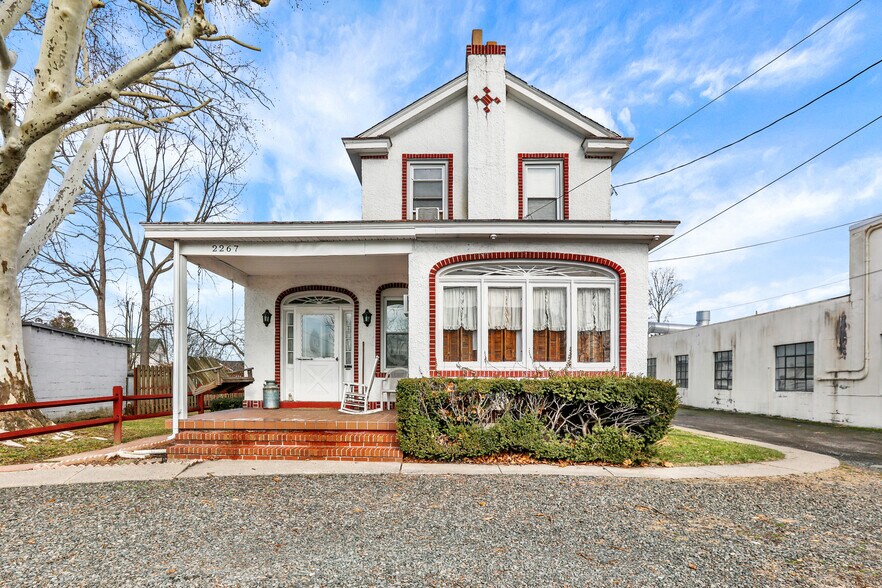 Primary Photo Of 2267 E Farragut Ave, Bristol Multifamily For Sale