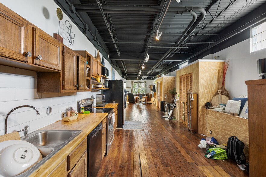 More Photos Of 875 Creel St, Melbourne Warehouse For Lease