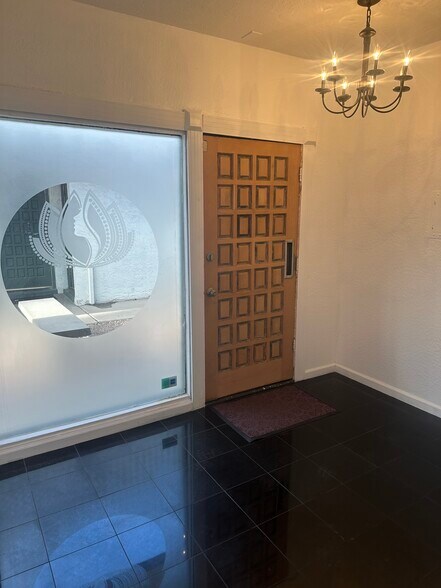 More Photos Of 6730 E McDowell Rd, Scottsdale Office For Sale
