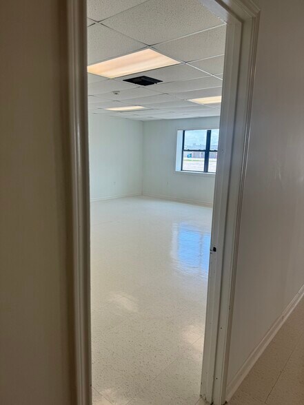 More Photos Of 187 Monarch Dr, Houma Warehouse For Lease