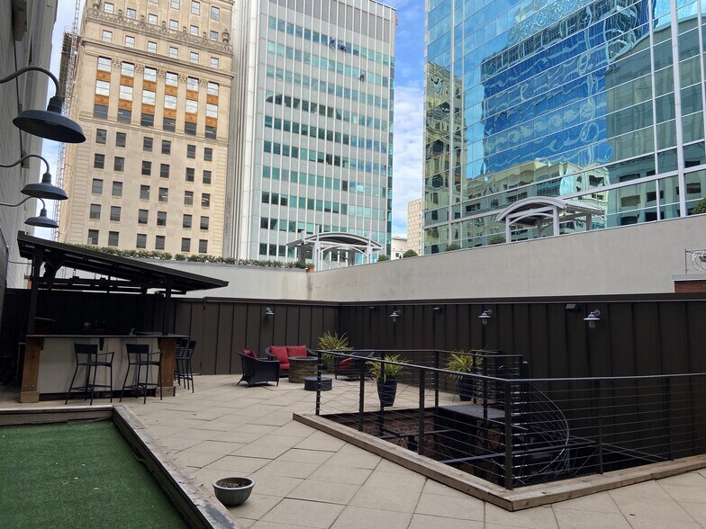 More Photos Of 221 S Tryon St, Charlotte Storefront Retail Office For Sale