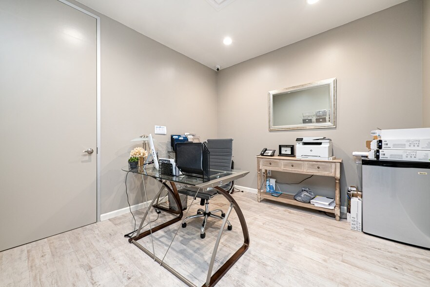 More Photos Of 4821 Lj Pkwy, Sugar Land Storefront For Lease