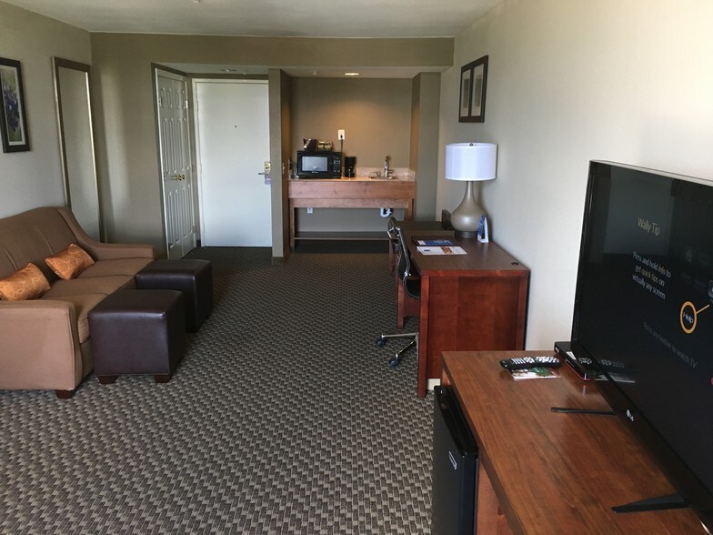 More Photos Of 11050 Southwest Fwy, Houston Hotel For Sale