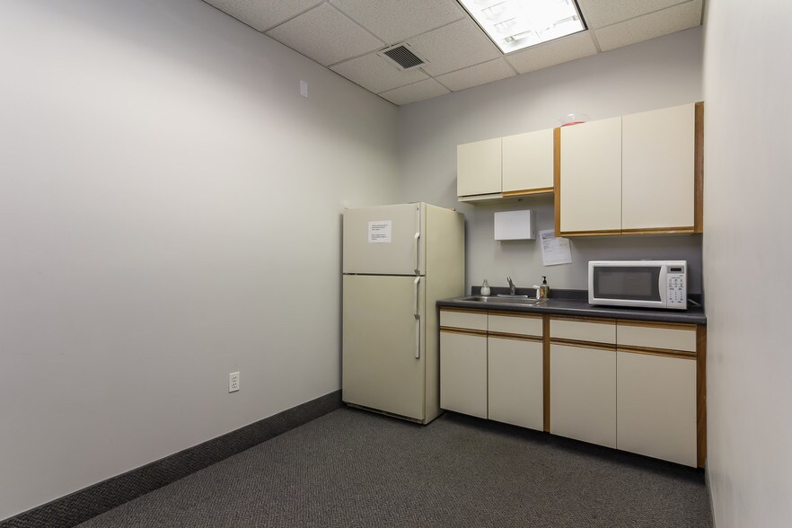 More Photos Of 107 Wilcox Rd, Stonington Loft Creative Space For Lease