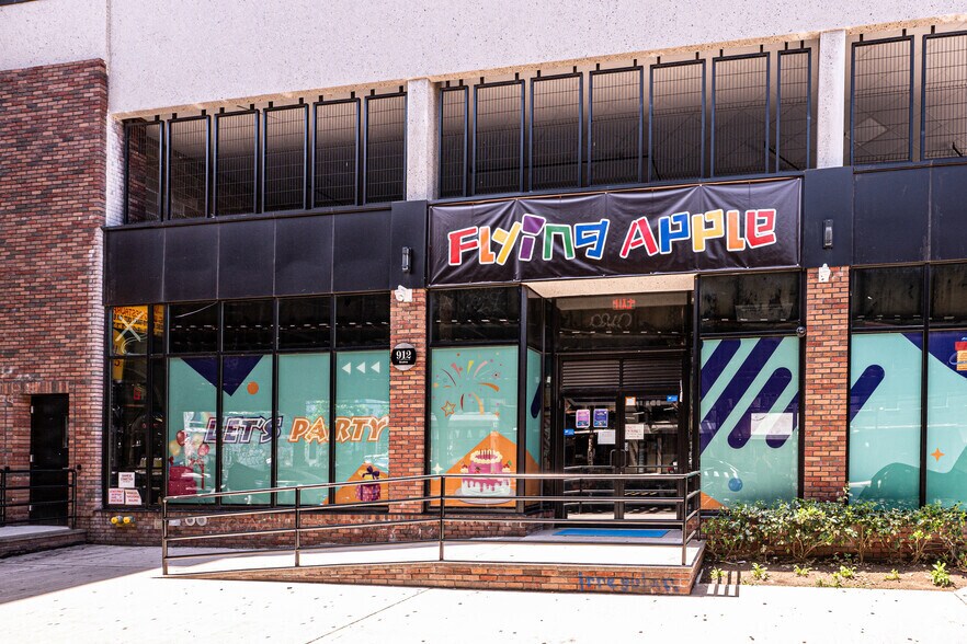 More Photos Of 912 Broadway, Brooklyn Apartments For Lease