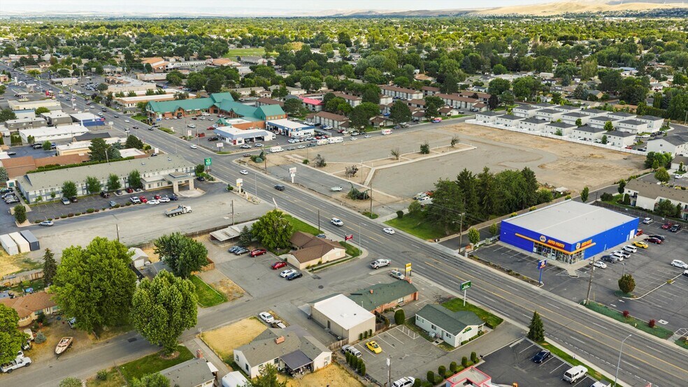 More Photos Of 5804 W Clearwater Ave, Kennewick Freestanding For Sale