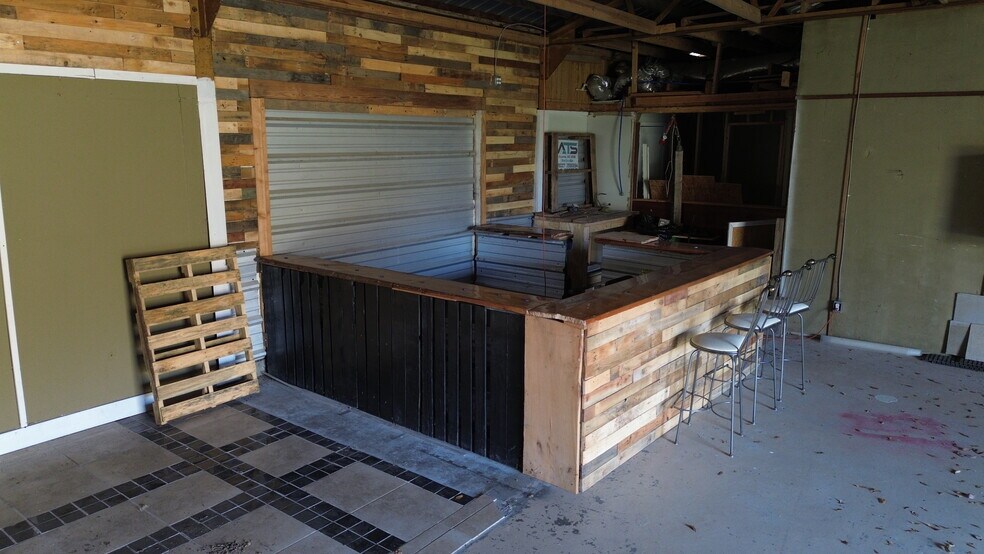 More Photos Of 203 Vicksburg St, Edwards Flex For Sale