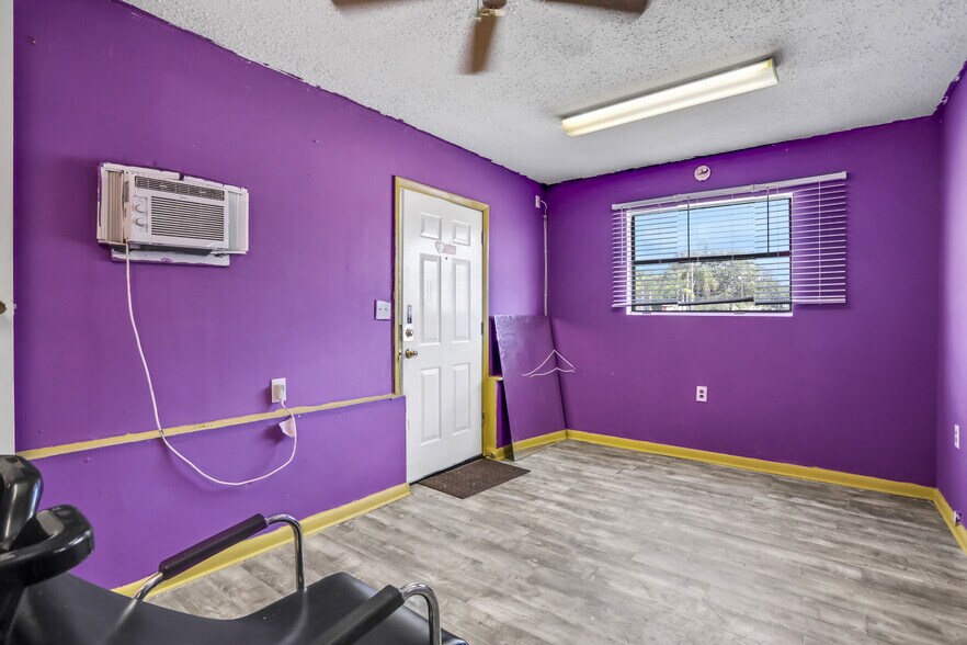 More Photos Of 6406 Merrill Rd, Jacksonville Office For Sale