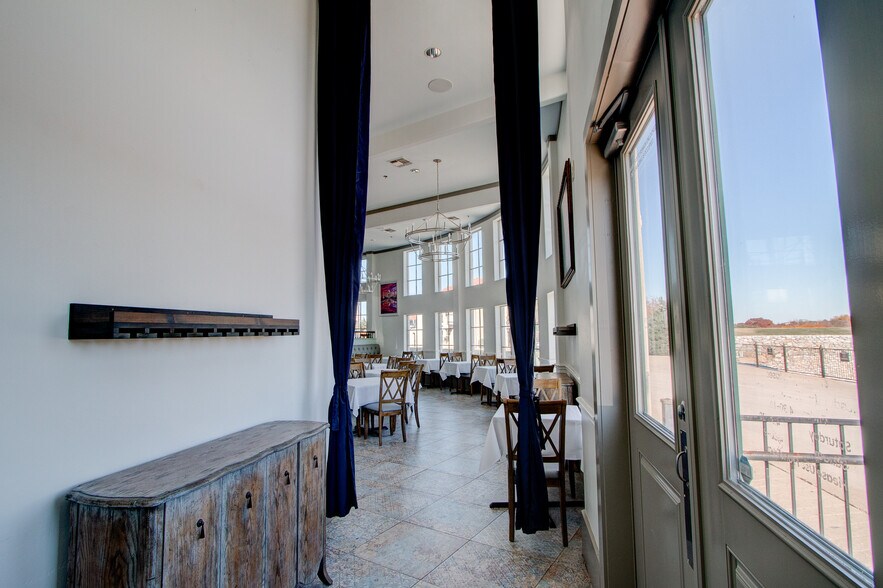 More Photos Of 6675 Mediterranean Dr, McKinney Restaurant For Sale