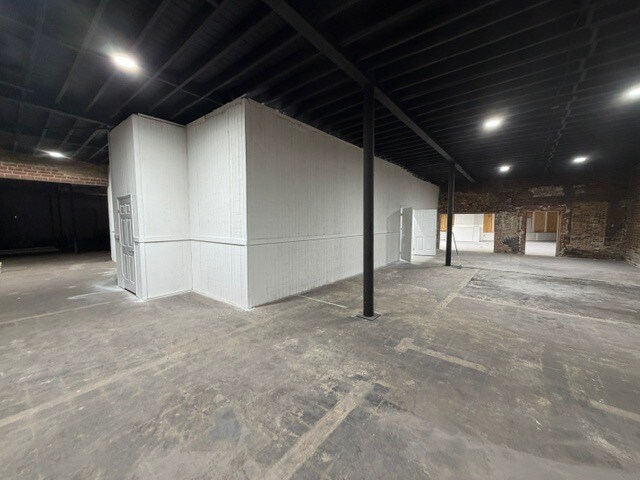 More Photos Of 753 Martin Luther King Jr Blvd, Macon-Bibb Light Distribution For Sale