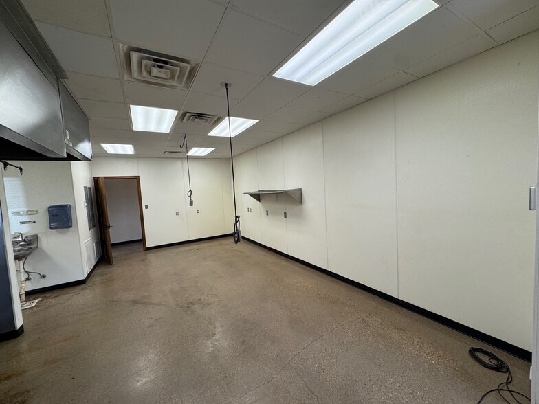 More Photos Of 110 N Jim Wright Fwy, Fort Worth Storefront For Lease