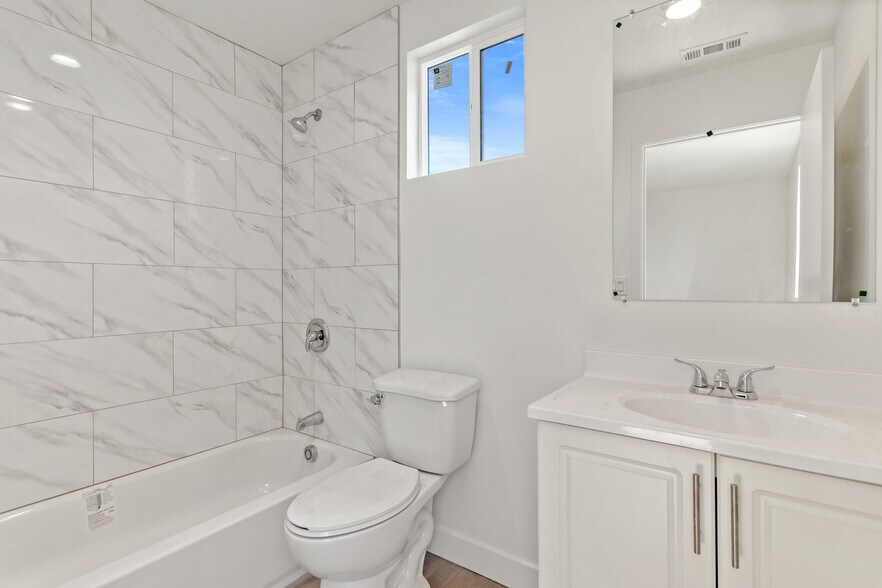 More Photos Of 707 W 80th St, Los Angeles Apartments For Sale