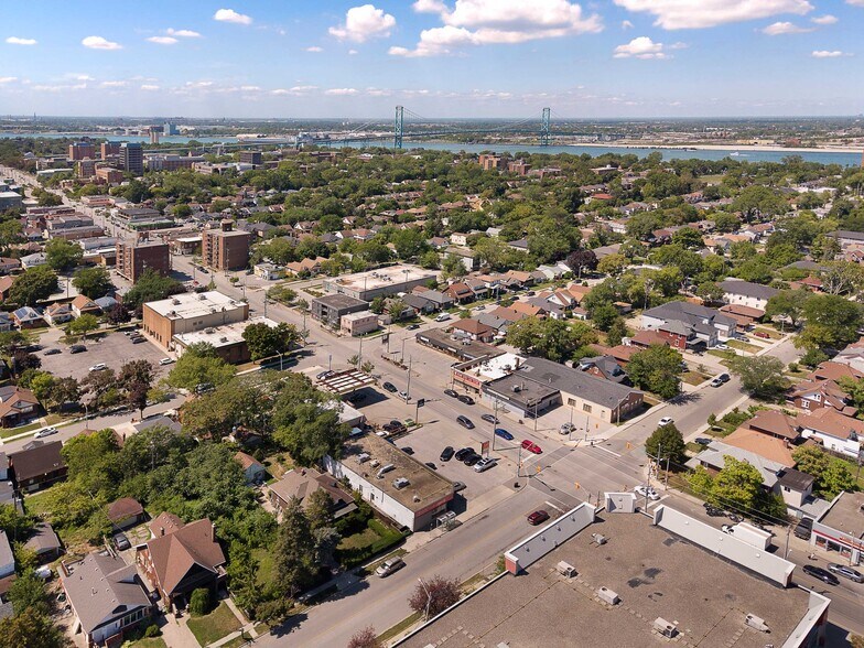 More Photos Of 1705 Wyandotte St W, Windsor Storefront For Sale