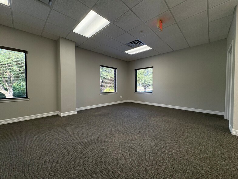 More Photos Of 320 Purcey St, Fort Worth Office For Sale
