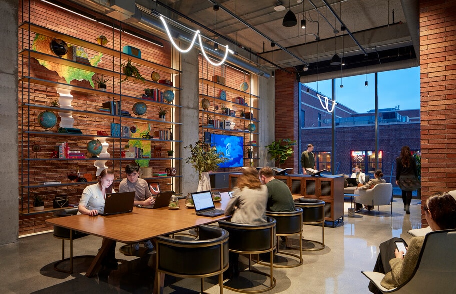 More Photos Of 800 W Fulton St, Chicago Office For Lease