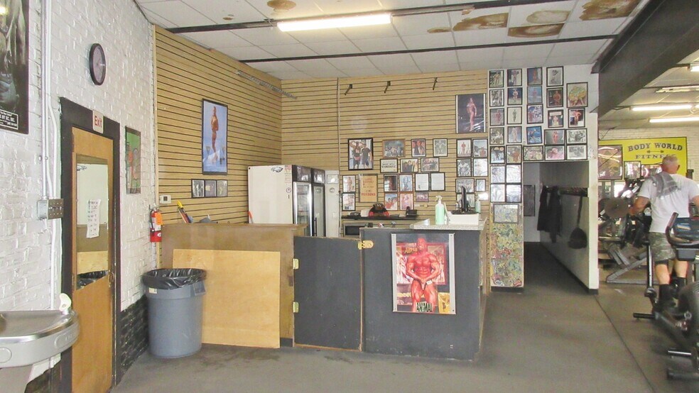 More Photos Of 1622-1628 W Passyunk Ave, Philadelphia Auto Repair For Sale