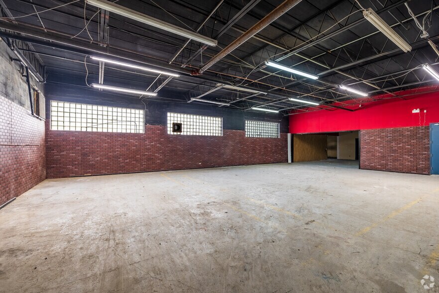More Photos Of 12300 Boul Albert-Hudon, Montréal Warehouse For Lease