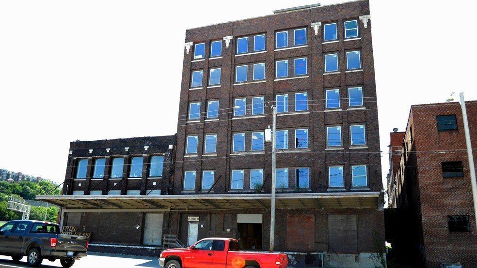 More Photos Of 1127 W 8th St, Kansas City Industrial For Sale