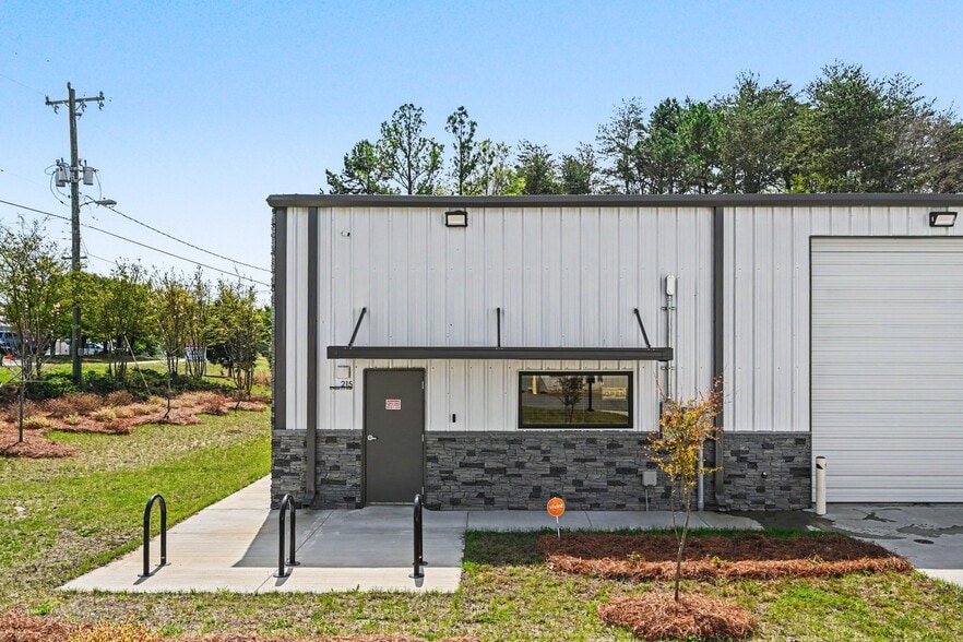 More Photos Of 215 Irvan Ct NW, Concord Flex For Lease