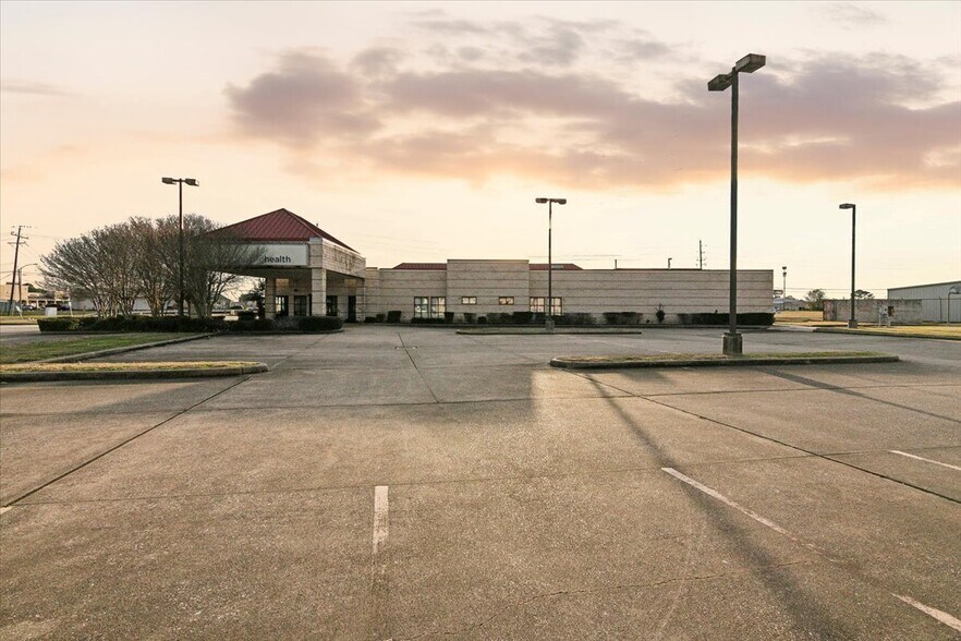 More Photos Of 3445 Regional Dr, Port Arthur Medical For Lease