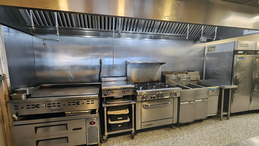 More Photos Of 3900-3904 E Lake St, Minneapolis Restaurant For Sale