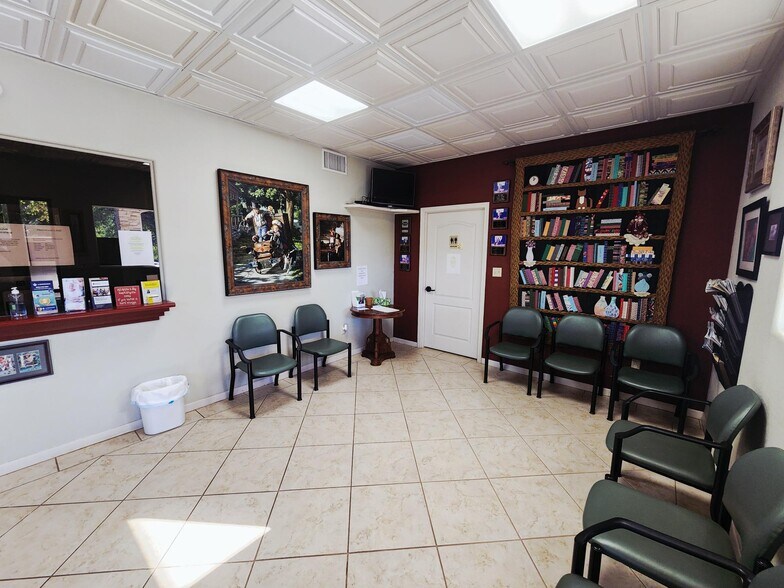 More Photos Of 1111 Worth St, Hemphill Office For Sale