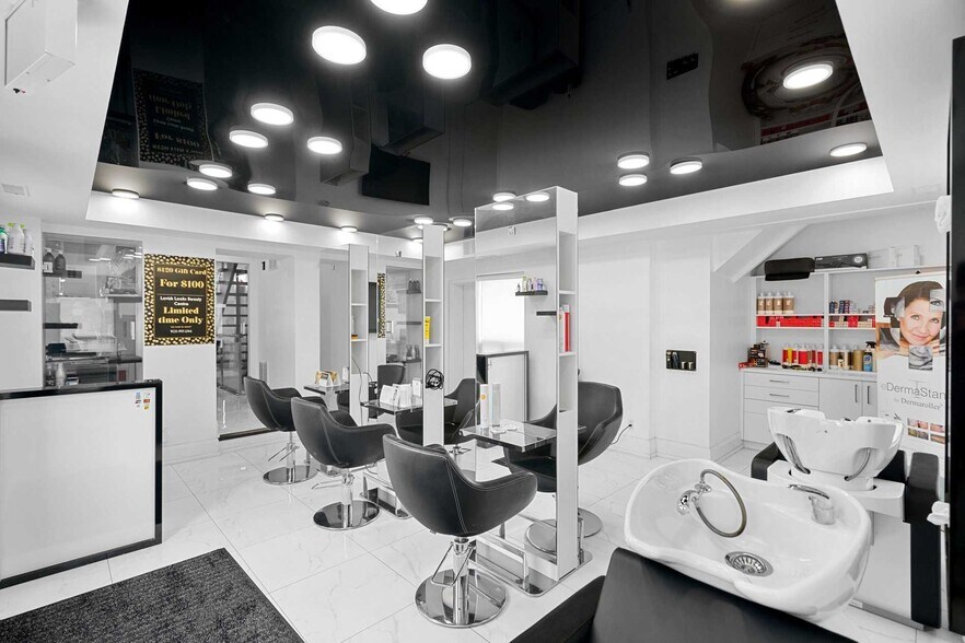 More Photos Of 62 Queen St S, Mississauga Freestanding For Lease