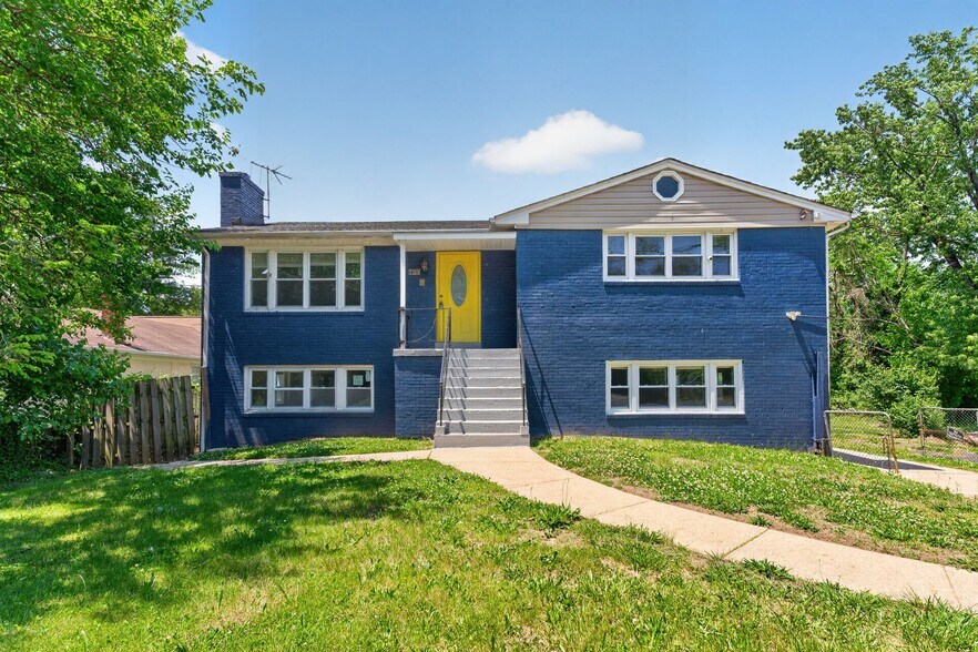 Primary Photo Of 7205 Livingston Rd, Oxon Hill Office Residential For Sale