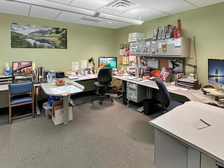 More Photos Of 601 Jewett St, Marshall Office For Sale