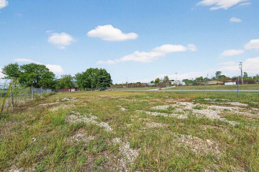 More Photos Of 338 Booneslick Rd, New Florence Industrial For Sale