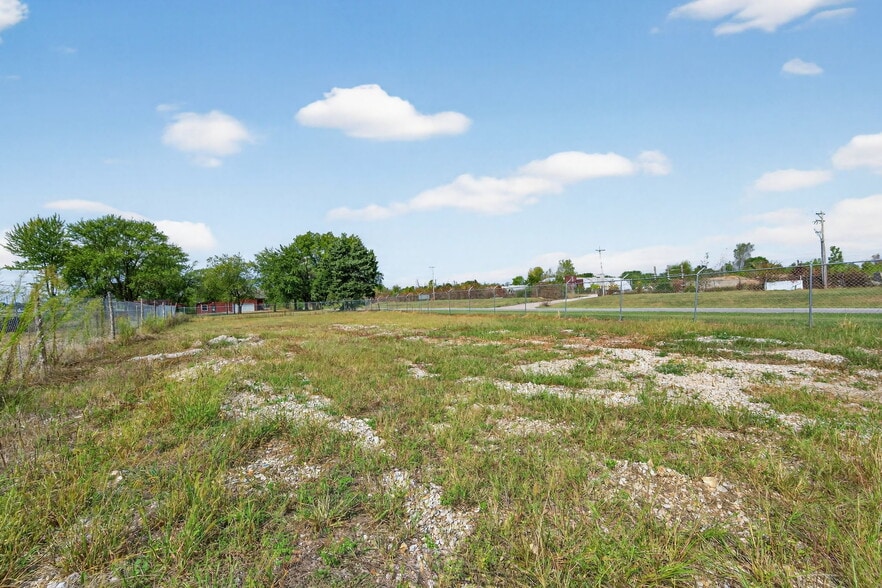 More Photos Of 338 Booneslick Rd, New Florence Industrial For Sale