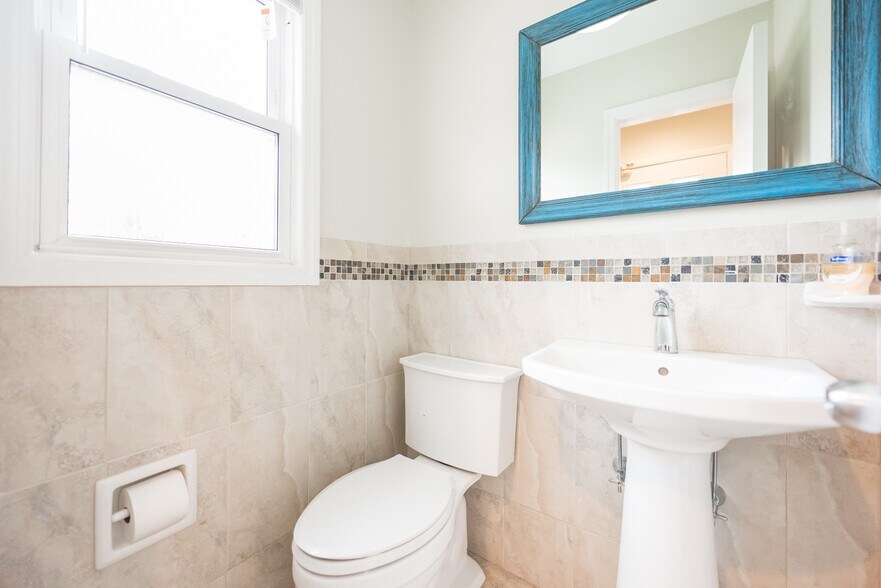 More Photos Of 2276 S Merrick Ave, Merrick Medical For Lease