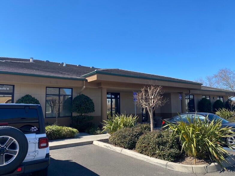 More Photos Of 1473 E G St, Oakdale Medical For Lease
