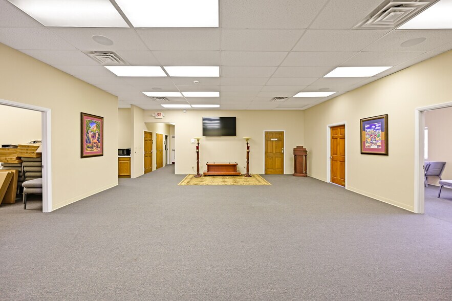 More Photos Of 2500 Camino Entrada, Santa Fe Office For Lease