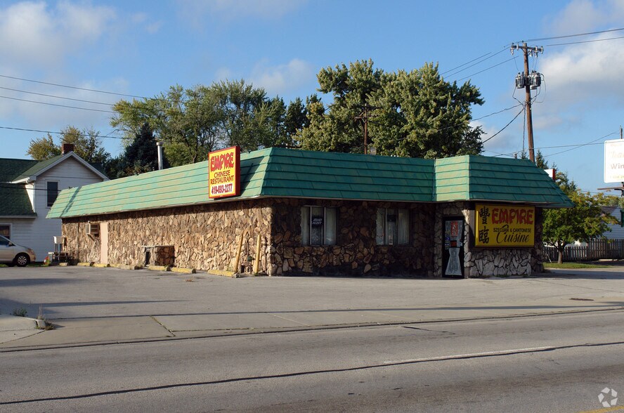 Primary Photo Of 2502 Navarre Ave, Oregon Restaurant For Sale