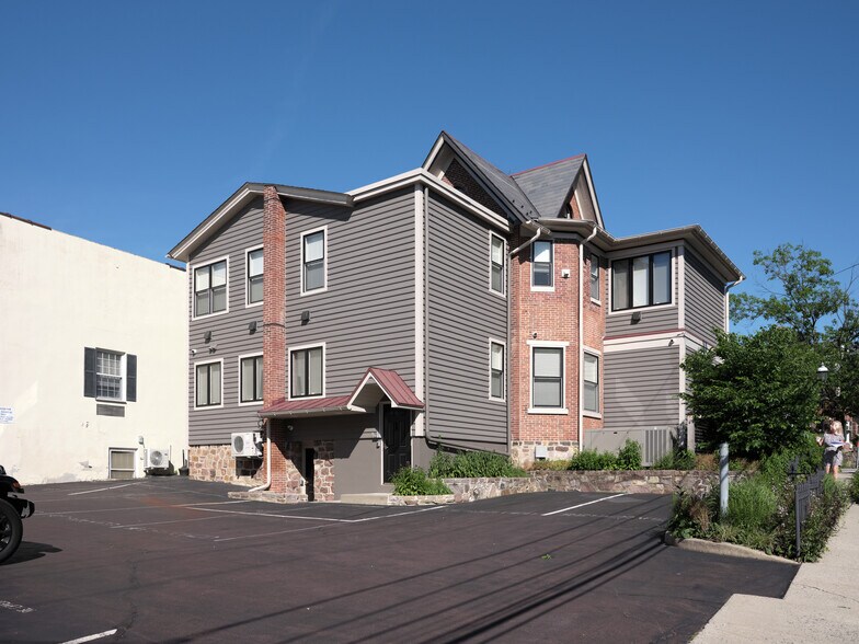 More Photos Of 67 W Court St, Doylestown Office For Lease