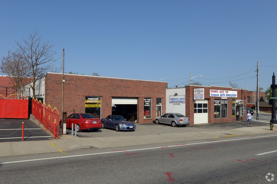 More Photos Of 883-885 Elmwood Ave, Providence Auto Repair For Sale