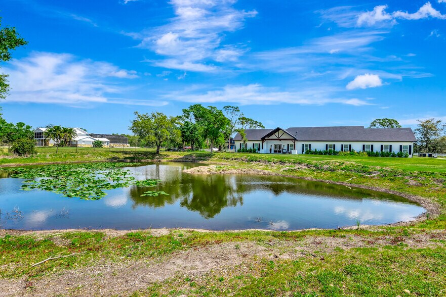 More Photos Of 2400 Lorraine Rd, Sarasota Horse Stables For Sale