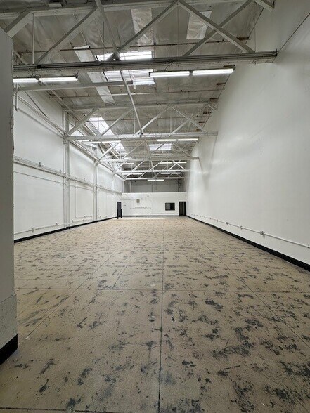 More Photos Of 2001-2031 S Santa Fe Ave, Los Angeles Warehouse For Lease