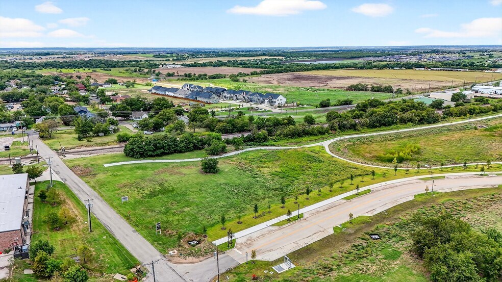 More Photos Of 512 N Oklahoma Dr, Celina Office For Sale